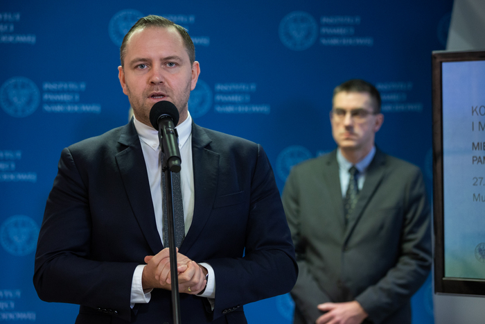 Dr Karol Nawrocki, prezes IPN, podczas konferencji prasowej w Muzeum w Treblince – 27 stycznia 2022. Fot. Mikołaj Bujak (IPN)