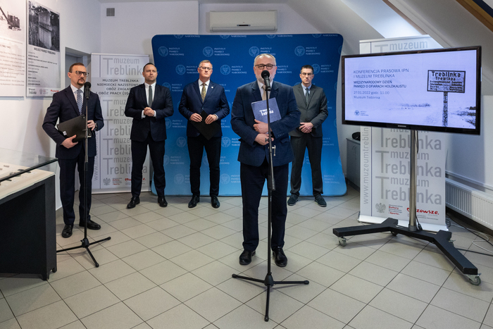 Konferencja prasowa dotycząca przekazania Muzeum w Treblince przedmiotów należących do zamordowanych w Miejscu Straceń w pobliżu Karnego Obozu Pracy Treblinka I – 27 stycznia 2022. Fot. Mikołaj Bujak (IPN)