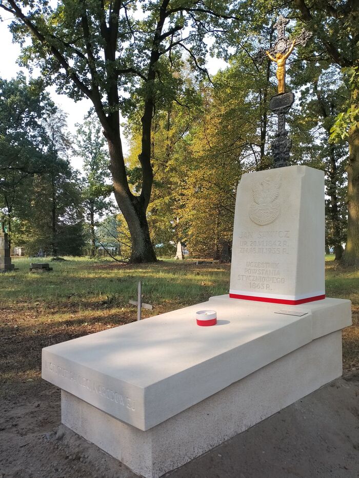 Wykonanie remontu upamiętnienia na grobie weterana Powstania Styczniowego – Cyców, 17 września 2024 r. / Fot. Sylwia Kostyra (IPN Lublin)