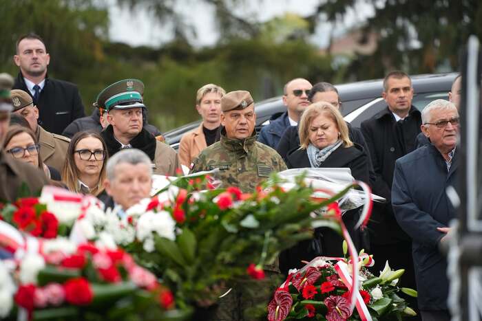 Uroczystości pogrzebowe dwóch nieznanych z nazwiska funkcjonariuszy Polskiej Policji Państwowej - Kryłów, 20 października 2026, fot. Dominik Borek (IPN Lublin)