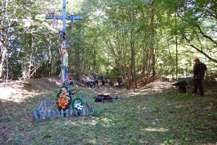 Gaj, widok na strzelnicę, zbiorową mogiłę Polaków zamordowanych 30.08.1943 r. przez OUN-UPA