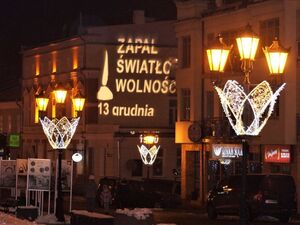 Logotyp akcji &quot;Zapal światło wolności&quot; wyświetlony w Chełmie. Fot. Urząd Miasta Chełm