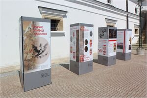 Ekspozycja wystawy „Polskie Symbole Narodowe” w Zamościu. Fot. Muzeum Fortyfikacji i Broni Arsenał / Andrzej Maziarz