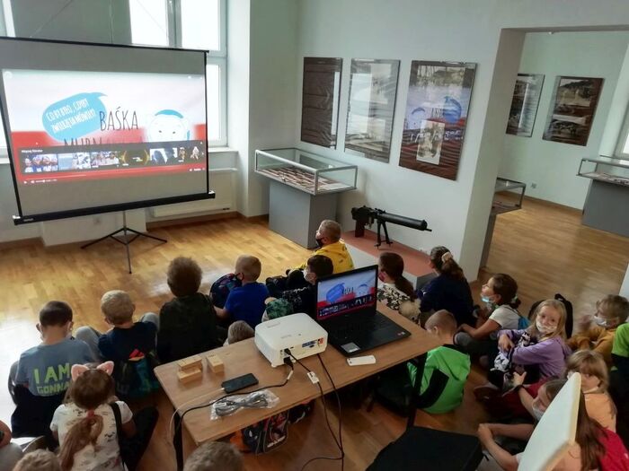 Dzieci i młodzież, która uczestniczyła w bloku edukacyjnym. Fot. Katarzyna Warmińska-Mazurek