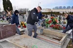 Poszukiwania na cmentarzu przy ul. Unickiej w Lublinie w dniach 3-4 marca 2022. Fot. IPN