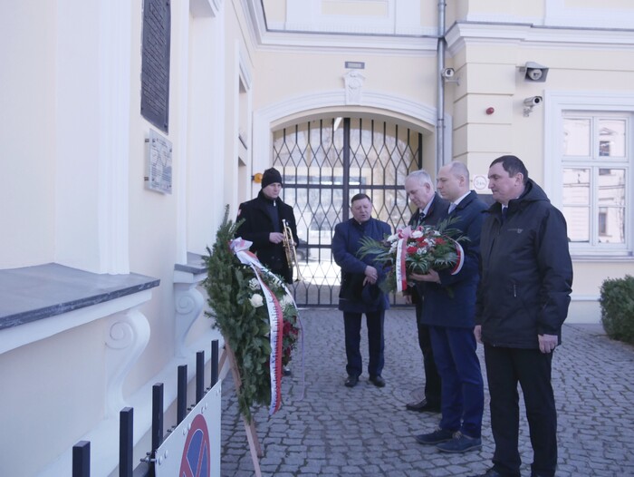 dr Robert Derewenda dyrektor Oddziału IPN w Lublinie wraz z dr. Edwardem Gigilewiczem (OBBH), podczas Narodowego Dnia Pamięci Polaków ratujących Żydów pod okupacją niemiecką – Lublin, 24 marca 2022. Fot. A. Sadownik/IPN Lublin