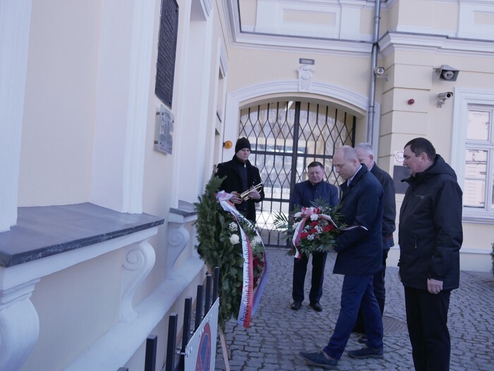 dr Robert Derewenda dyrektor Oddziału IPN w Lublinie wraz z dr. Edwardem Gigilewiczem (OBBH), podczas Narodowego Dnia Pamięci Polaków ratujących Żydów pod okupacją niemiecką – Lublin, 24 marca 2022. Fot. A. Sadownik/IPN Lublin