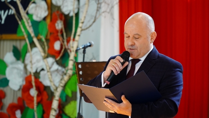 Dyrektor Zespołu Placówek Oświatowych im. Marii Skłodowskiej - Curie w Trawnikach. Fot. Szczepan Barczyk (IPN Lublin)