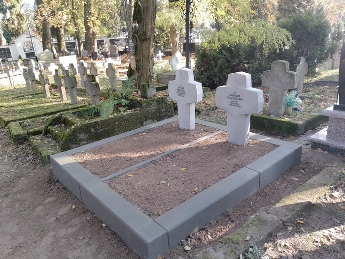 Groby wojenne żołnierzy Wojska Polskiego po remoncie. Fot. S. Kostyra/IPN Lublin