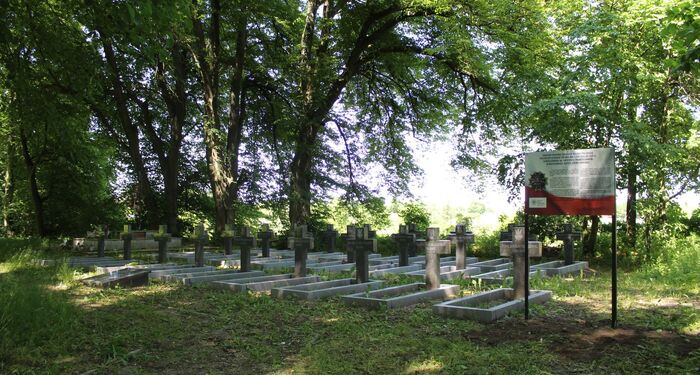 Wykonanie upamiętnienia na kwaterze wojennej żołnierzy Wojska Polskiego, Matcze gm. Horodło - 5 czerwca 2023 r.