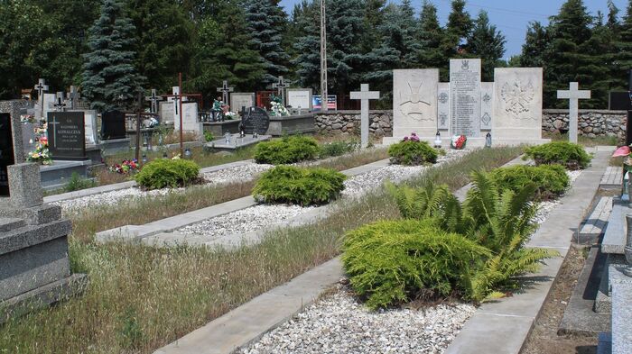 Wykonanie remontu mogiły zbiorowej żołnierzy Wojska Polskiego 1939 r. - Głowaczów, 5 lipca 2023 r.