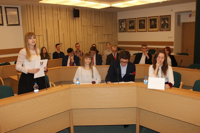 Uczniowie III Liceum Ogólnokształcącego w Lublinie im. Unii Lubelskiej - zwycięscy regionalnego Turnieju Debat Oksfordzkich w Lublinie 2016 r. oraz zdobywcy II miejsca w Ogólnopolskim Finale Debat Oksfordzkich w Warszawie w 2016 roku