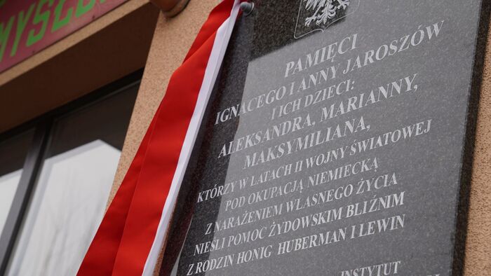 Odsłonięcie tablicy upamiętniającej rodzinę Jaroszów - Piaski, 5 grudnia 2023. Fot. A. Sadownik/IPN Lublin